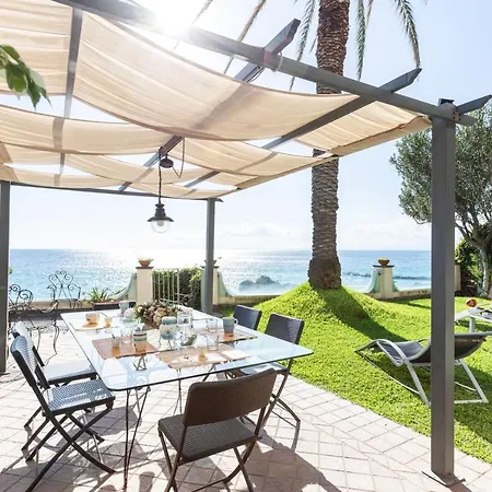 Penelope Seaview Apartment